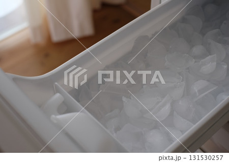 製氷機の氷 製氷機の氷 131530257