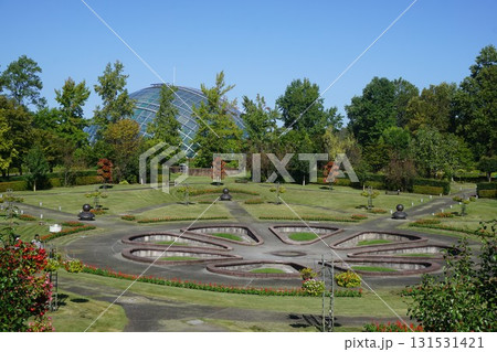 日本最大級のフラワーパーク「とっとり花回廊」：霧の庭園 131531421