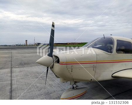 横田基地の小型機 131532306