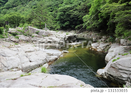 岡山県鏡野町の奥津渓谷　 131533035