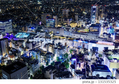 【夜景100選】東京都、サンシャイン60展望台から眺める池袋の夜景（池袋駅方面） 131535325