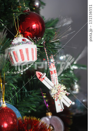 Festive home scene with modern Christmas tree. 131536551