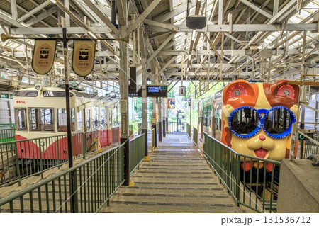 生駒ケーブル、宝山寺駅に停車中のコ11形客車ミケとコ3形客車すずらん 生駒ケーブル、宝山寺駅に停車中のコ11形客車ミケとコ3形客車すずらん 131536712