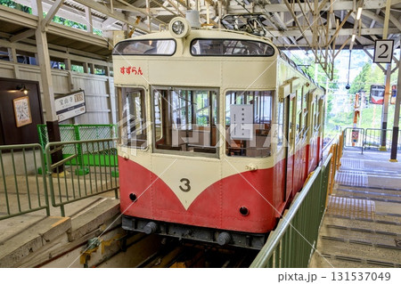 生駒ケーブル、宝山寺駅に留置中のコ3形客車すずらん 131537049