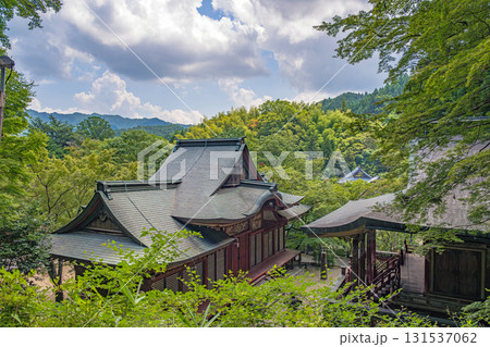 奈良 談山神社 新緑に包まれる総社拝殿と総社本殿 奈良 談山神社 新緑に包まれる総社拝殿と総社本殿 131537062