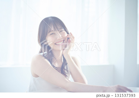 ビューティーイメージ 若い女性のポートレート 131537393