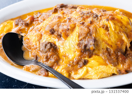美味しい半熟卵オムライス、ビーフシチューソースかけ 美味しい半熟卵オムライス、ビーフシチューソースかけ 131537400