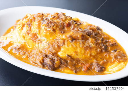 美味しい半熟卵オムライス、ビーフシチューソースかけ 美味しい半熟卵オムライス、ビーフシチューソースかけ 131537404
