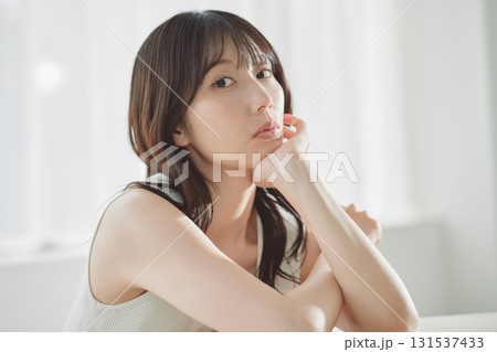 ビューティーイメージ 若い女性のポートレート 131537433