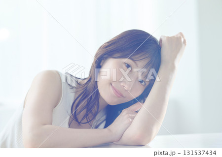 ビューティーイメージ 若い女性のポートレート 131537434