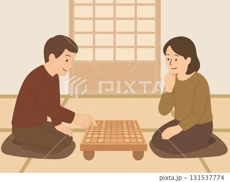 和室で将棋を指す2人、将棋台 131537774