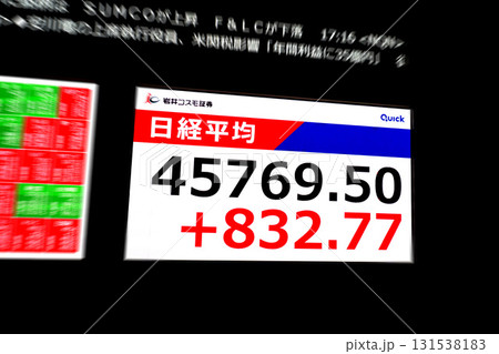 日本の東京都市景観最高値更新・4万5769円50銭。株価/終値＝10月3日、日本橋兜町 131538183