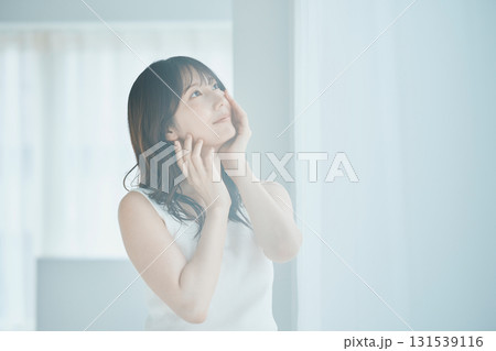 ビューティーイメージ 若い女性のポートレート 131539116