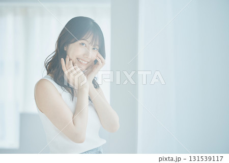 ビューティーイメージ 若い女性のポートレート 131539117