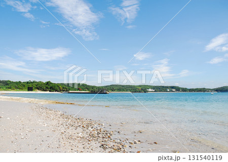 西尾市 佐久島・石垣海岸の穏やかな海と白い砂浜(愛知) 西尾市 佐久島・石垣海岸の穏やかな海と白い砂浜(愛知) 131540119