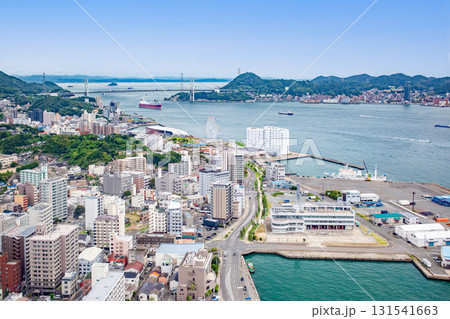 海峡ゆめタワーから望む下関市街と関門海峡 131541663