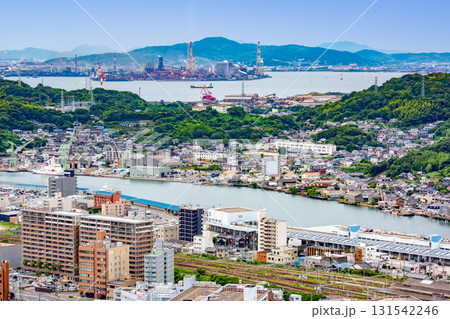 海峡ゆめタワーから望む下関市街と北九州市 131542246