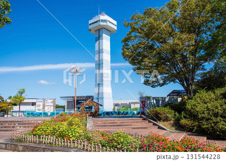 【木曽三川公園センター】南ゾーン入口周辺から望む展望タワーと花壇 (岐阜県 海津市) 【木曽三川公園センター】南ゾーン入口周辺から望む展望タワーと花壇 (岐阜県 海津市) 131544228
