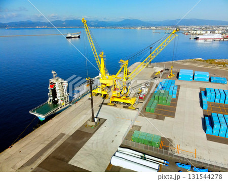 秋の北海道函館市函館港コンテナターミナルの風景を空撮 秋の北海道函館市函館港コンテナターミナルの風景を空撮 131544278