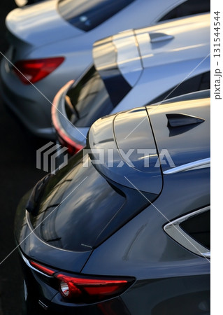 並んだ乗用車　イメージ 131544544