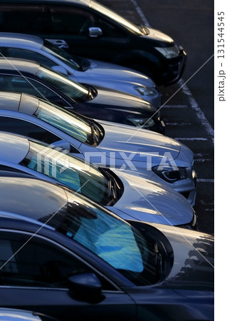 並んだ乗用車　イメージ 131544545