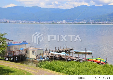 よく晴れた諏訪湖畔の風景 131545054