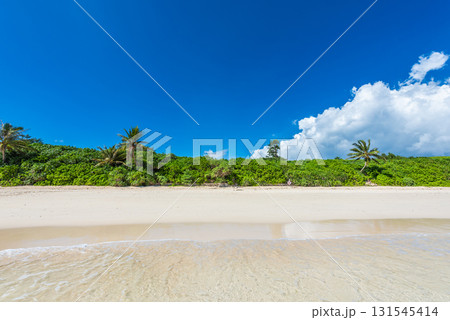 宮古島伊良部島にある綺麗なビーチの渡口の浜 宮古島伊良部島にある綺麗なビーチの渡口の浜 131545414