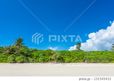 宮古島伊良部島にある綺麗なビーチの渡口の浜 宮古島伊良部島にある綺麗なビーチの渡口の浜 131545415