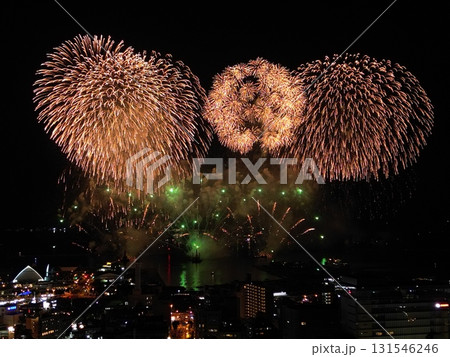 鹿児島の夜空を彩る錦江湾サマーナイト花火大会の空撮 131546246