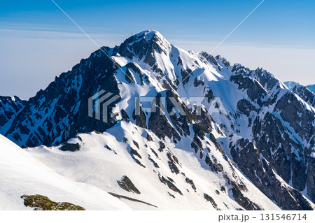 マジックアワー モルゲンロートの剱岳(別山からの景色) 残雪期の北アルプス立山・別山登山 マジックアワー モルゲンロートの剱岳(別山からの景色) 残雪期の北アルプス立山・別山登山 131546714