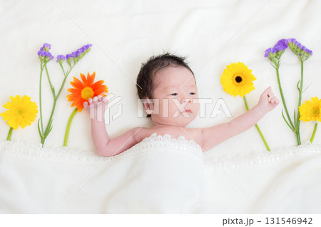 赤ちゃん　ニューボーンフォト 131546942