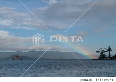 虹と海と船とクレーン 虹と海と船とクレーン 131546974