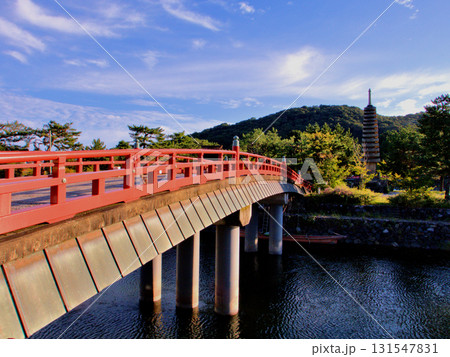 宇治川に架かる喜撰橋の早朝の風景 131547831