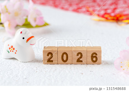 2026の文字と干支の午の年賀状素材 131548688