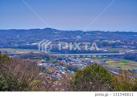 神奈川県秦野市の弘法山公園から南東側の眺望(秦野市市街,東名高速,鷹取山など) 神奈川県秦野市の弘法山公園から南東側の眺望(秦野市市街,東名高速,鷹取山など) 131548811