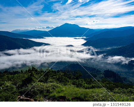 尾瀬の美しい山並みと自然 131549126