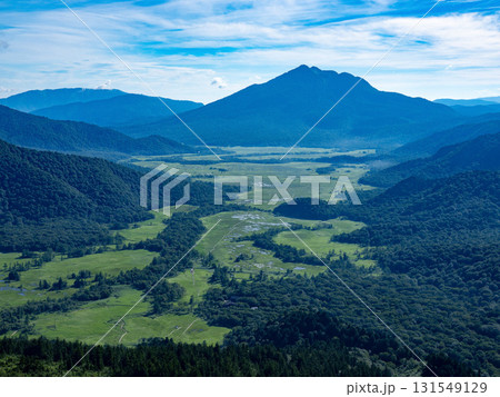 尾瀬の美しい山並みと自然 131549129