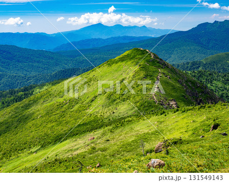 尾瀬の美しい山並みと自然 131549143