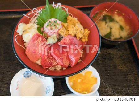 海鮮どんやとびしま　漁師めし 131549701