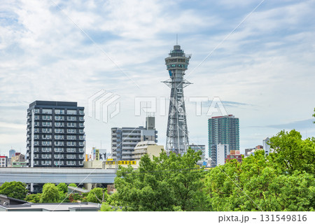 大阪の街並みと通天閣 131549816