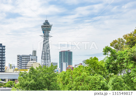 大阪の街並みと通天閣 131549817