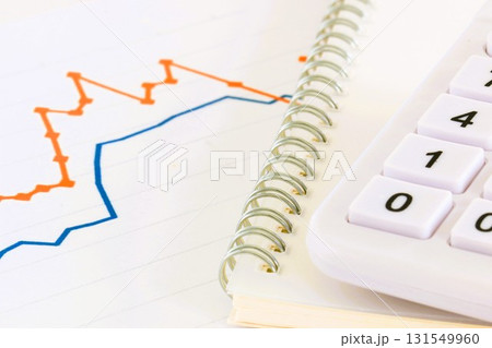 ビジネスイメージ 経済 折れ線グラフ 3:2 ビジネスイメージ 経済 折れ線グラフ 3:2 131549960