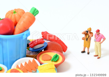 sdgs  食品ロス 捨てられた食品を撮影する人々 131549999