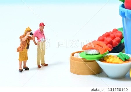 sdgs  食品ロス 捨てられた食品を撮影する人々 131550140