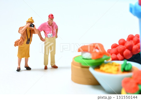 sdgs  食品ロス 捨てられた食品を撮影する人々 131550144