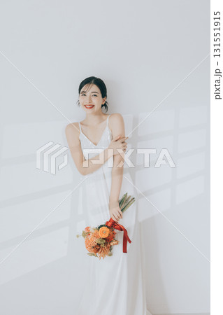 ウェディングドレスを着た女性 131551915