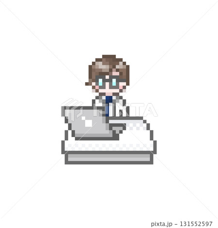 ドット絵のパソコンと白衣を着た男性 131552597