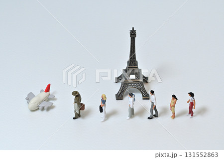 旅行に行く人々海外国内旅行イメージ 131552863