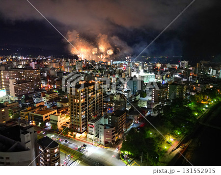 甲突川上空から錦江湾サマーナイト花火大会の空撮 131552915