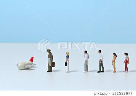 旅行に行く人々海外国内旅行イメージ 131552977